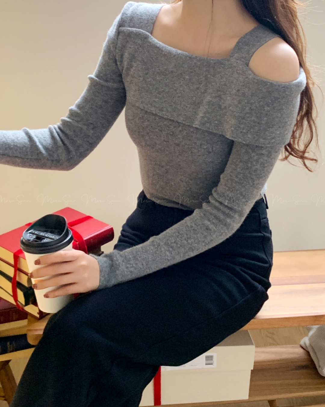 (UK🇬🇧)🇰🇷KOREA ♥ Unbalanced Off-Shoulder Knitwear ♥ 熱銷商品 奶油色不對稱露單肩針織衫 (4色入)  🔎 ɪᴛᴇᴍ ɴᴏ：SS-KSS93544093