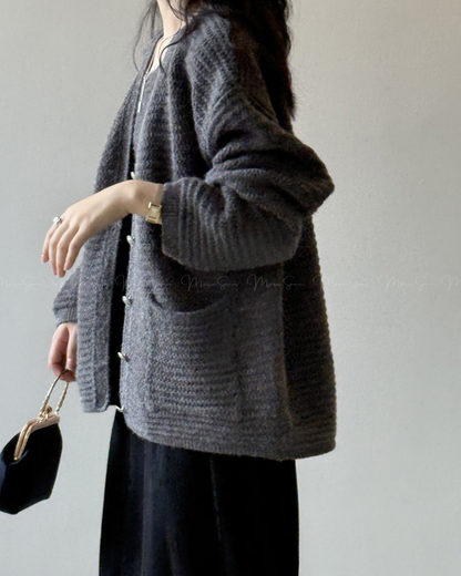 🇰🇷KOREA
♥ V領針織吊帶背心+寬鬆外套-兩件式套裝
V-neck knitted camisole + loose jacket - two-piece set SS-KSS98926522